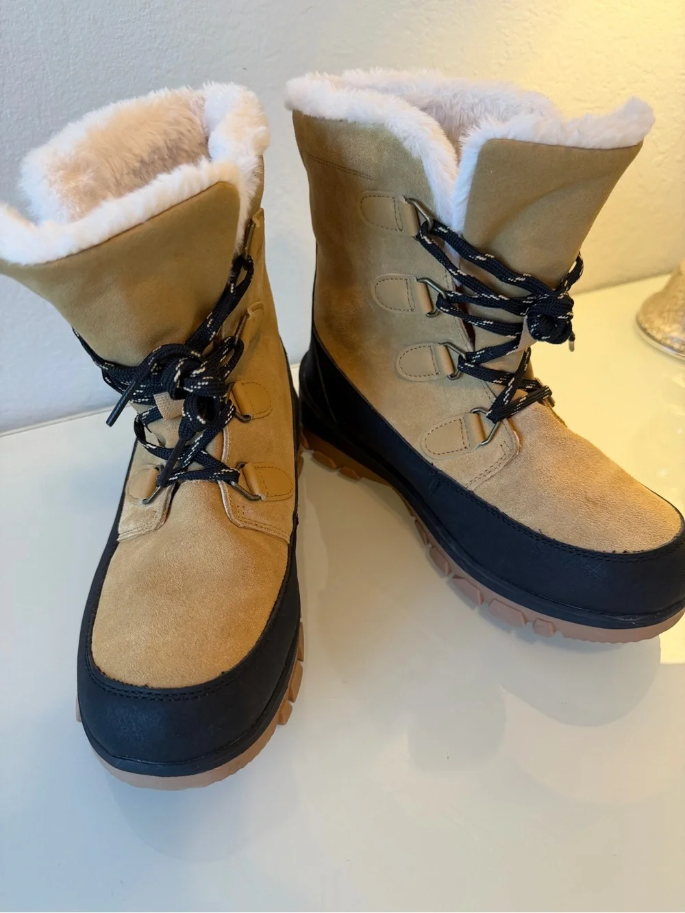 Universal Thread Corie Faux Fur Waterproof Lace Up Winter Boots Women's Size 8